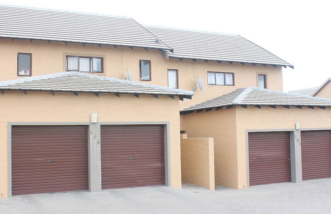 Cozy 3 Bed Duplex ,sleeps 6 With Double Bathroom - Photo 30