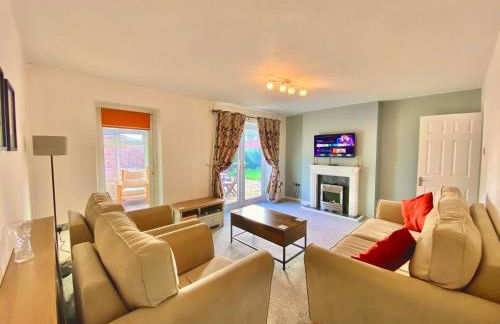 Your Leominster Base - 3BR Home with Garden & Parking - Foto 45