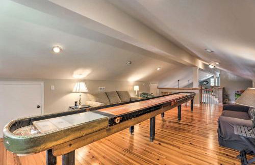 Lakefront Retreat with Game Room and Private Dock! - Foto 31