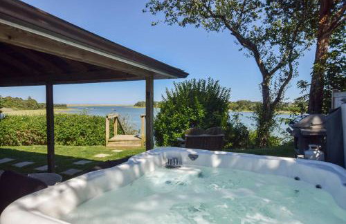 Seaside Retreat w Private Beach Landing - Foto 1