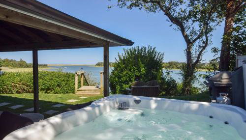 Seaside Retreat w Private Beach Landing - Foto 1