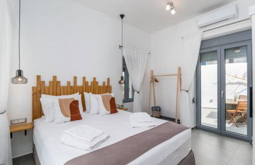 Almyra House - Photo 2