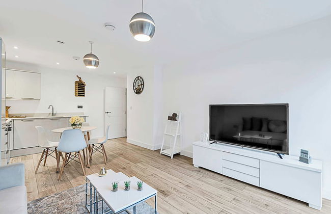 Newly Furnished and Bright Home - Foto 10