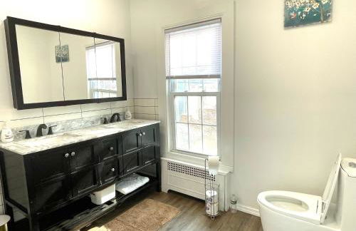 Gorgeous Victorian House!! Entire suite in SAM's home - Foto 45