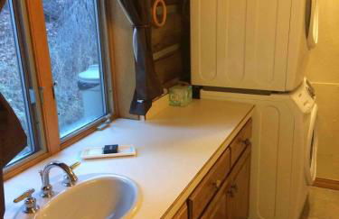 Rocky Mountains Nature Escape: Amazing Log Cabin with a Hot Tub in Darby, MT - Foto 13