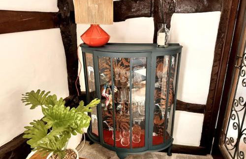 Stylish Tudor Cottage & Hot Tub - Photo 5