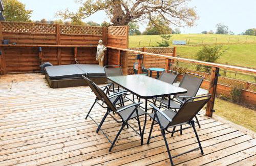 Hot Tub, Lake View, Peaceful Woodland Retreat - Photo 3