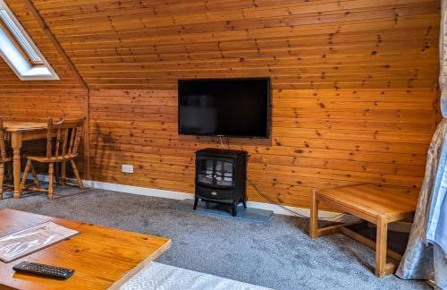 Macha 3 - Hot Tub-Perth-Pets-Family-Luxury-Cabin - Photo 12