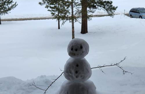 Cozy Mountain Home with Great Views, Deck & WiFi - Photo 33