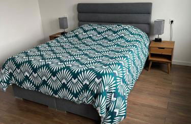 Vaste appartement avec parking gratuit, borne dispo et espace de travail - Foto 9