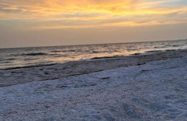 Always Summer On a White Sandy Beach - Foto 32