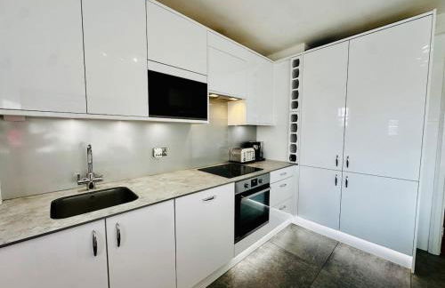 Luxurious 2BR stay in London-GerrardsCross-Wembley-private carpark-short walk to train station - Foto 14
