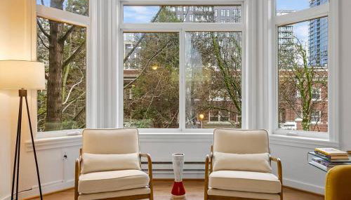 Belltown's Flower Moon, near The Space Needle - Foto 2