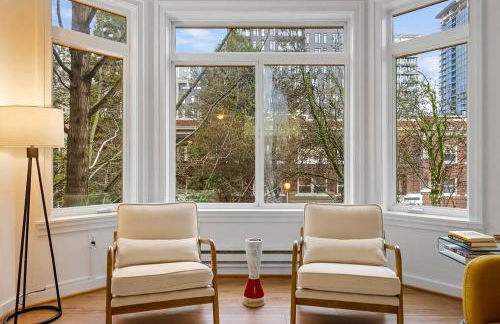 Belltown's Flower Moon, near The Space Needle - Foto 2