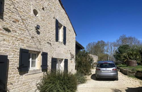 Marais Inn, maison typique avec piscine et jardin arboré, 10 kms Niort - Foto 3