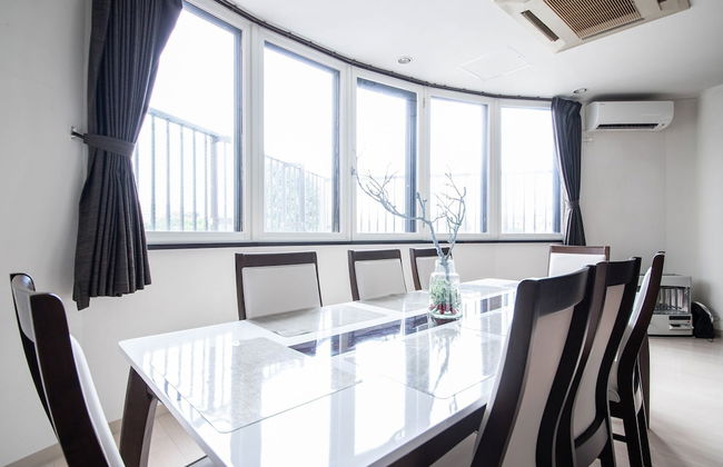 ROADSIDE HOUSE - Photo 1