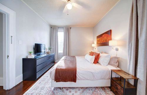 Retro 1BR in Elizabeth with Porch & Eclectic Design - Foto 31