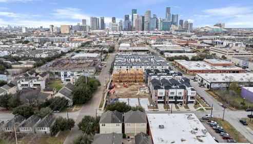 Modern 3-Story Townhome w Pool Table, Sleeps 10 Near Stadiums - Foto 3