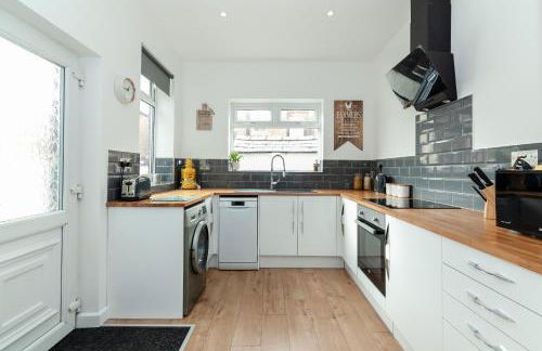 Park House - Large 3 Bedroom Victorian House, 10 Mins from Manchester - Foto 4