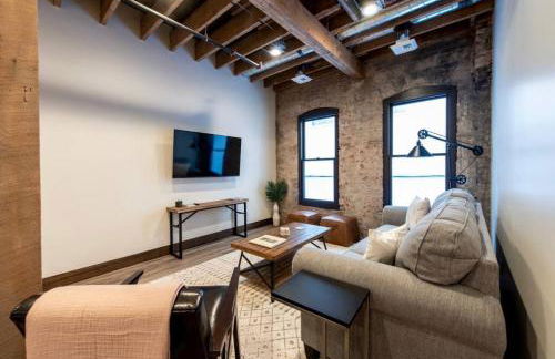 Walkable Downtown Loft with King Bed & Self Check in - Foto 5