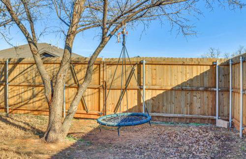 4 Mi to Dtwn Guthrie Family Home with Fire Pit! - Photo 24