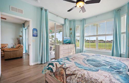 Lovely 2-Bedroom plus Den Condo in Greenlinks Resort - Photo 2