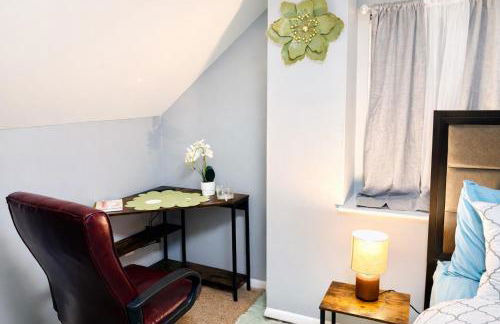 The Charming Cozy 4-Bedroom Getaway in Glen Burnie - Foto 34