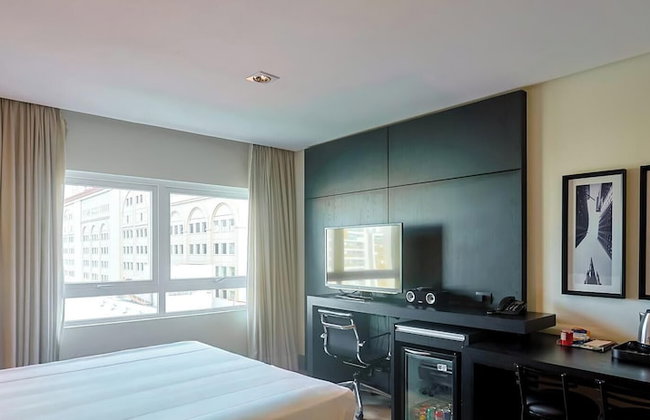 Manhattan On Floor - Photo 11