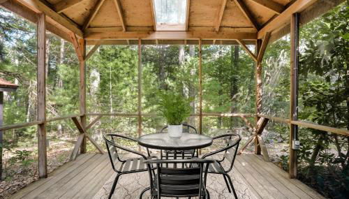 Hot Tub Deck Screened Porch Fire Pit & WiFi - Photo 3