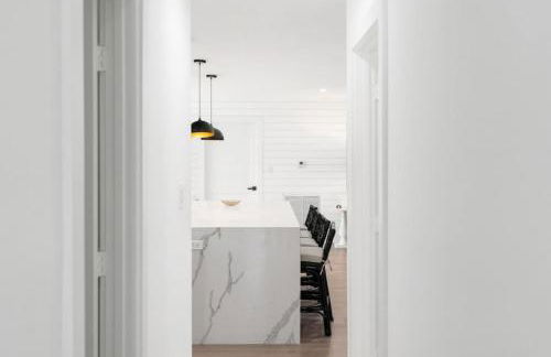 Delilas Chic 3 Bedroom 2 bath Abode with Heated Pool - Foto 80