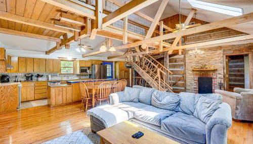 Historic Clark Cabin with Deck and Fishing Pond Access - Foto 5