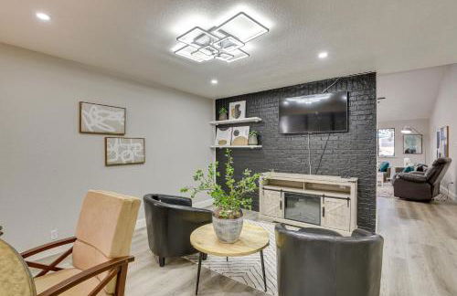 11 Mi to Six Flags! Poolside Oasis in Bedford - Foto 6