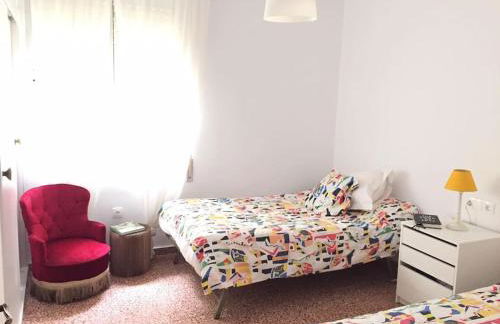 Chalet con piscina en la naturaleza - Foto 12