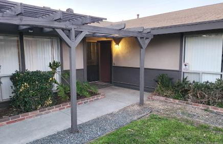 Private, Spacious, 4x Queen, 300 MBPS Internet with Backyard! - Foto 24