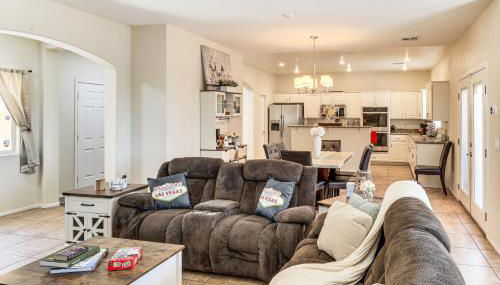 North Las Vegas Home with Hot Tub - 14 Mi to Strip! - Foto 4