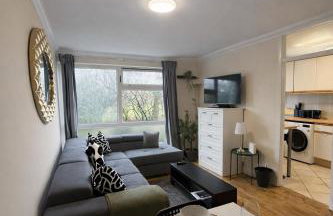 Cosy 2-Bed Flat in the Heart of Prestwich Village - Foto 5