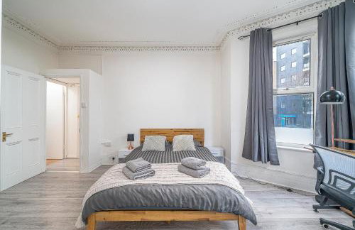 Modern 2Bed North London Flat by D3 Short Stay, Sleeps 6, Private Yard - Foto 16