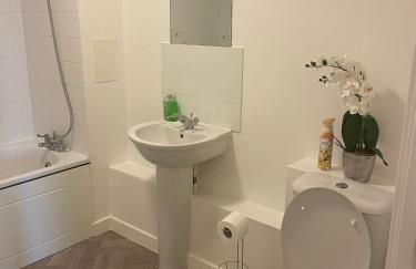 Deluxe 2-Bedroom Home Away - Photo 4