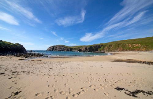 Carloway Self Catering, 5A Upper Carloway, Isle of Lewis, Outer Hebrides - Off grid, outdoor, wood fired hot tub and infra red sauna - Photo 13