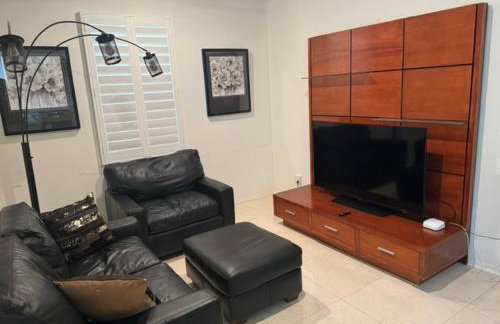 Elegant Retreat with Private Luxurious Gen Suite - Foto 22