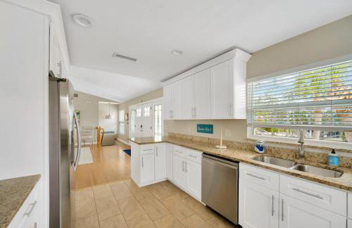 Home ON Key with pool, hot tub, putting green, arcade games, bike & mins to beach! - Foto 18