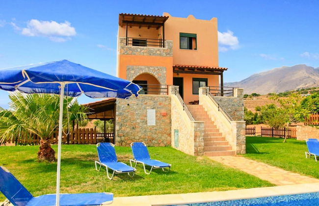 Theo Beach Villa Large Private Pool Walk to Beach Sea Views A C Wifi Car Not Required - 1843 - Foto 1