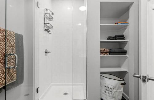 Exceptional 2BR in Prime Location Top Amenities - Foto 19