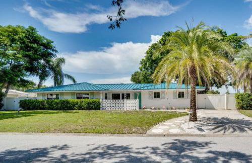 Lanai and Pet Friendly! Retro-Chic Sarasota Home! - Foto 35