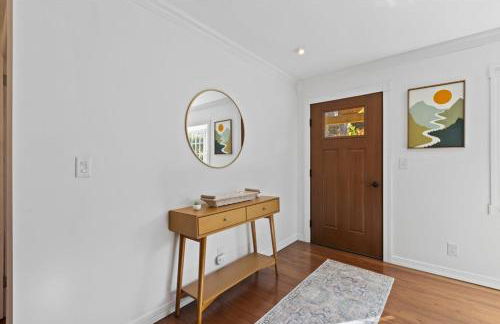 Cozy Home with Game Room and Fire Pit - Foto 8