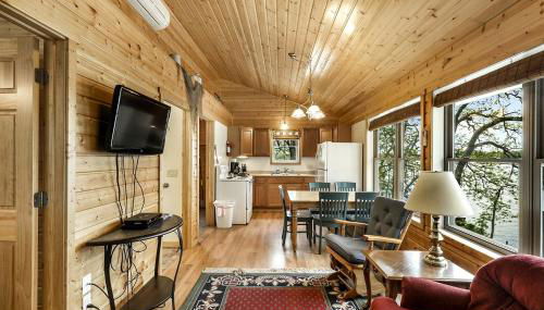 Minnesota Glamping Retreat in Lakeside Cabin for 6 in Fergus Falls - Foto 3