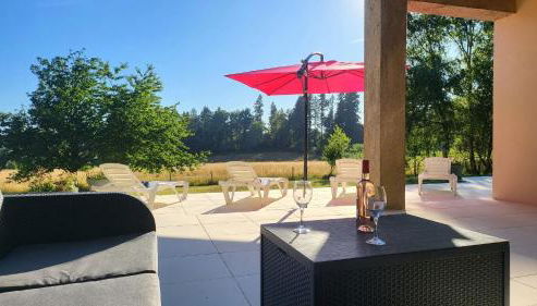 Lovely Modern 6-Bed Retreat Near 3 Swimming Lakes, Perfect for Families - Foto 4, Garden view