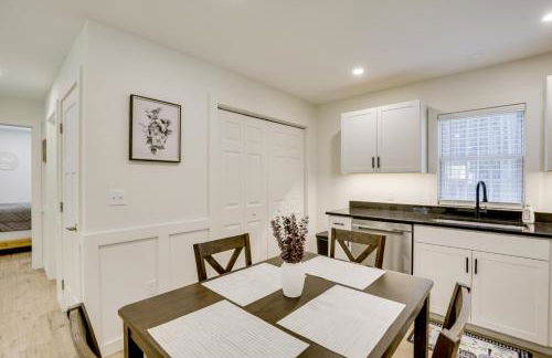 Wooded Retreat with Pet-Friendly Yard in Standish - Foto 9