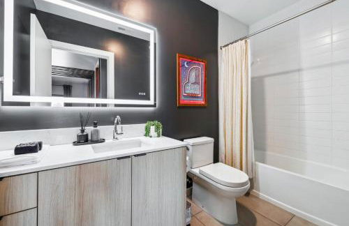 The Rhythm and Rooftop Penthouse Walk To Broadway with Pool and Amazing Views - Foto 42