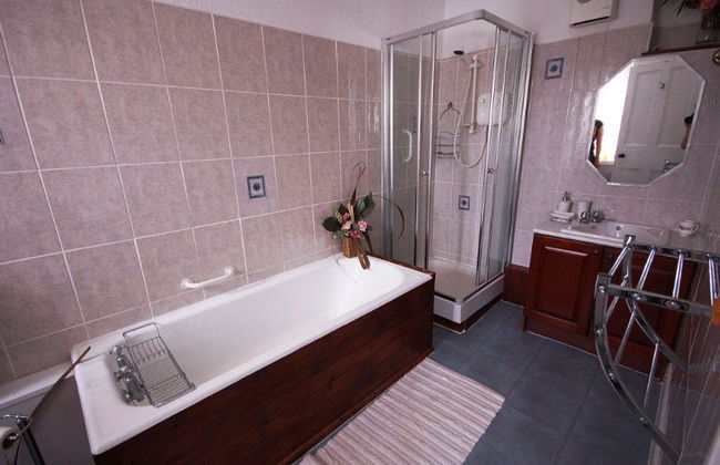 The Eagles Hotel - Photo 4